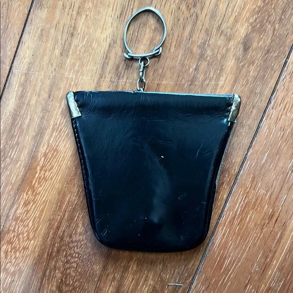 Black Leather Coin Pouch with Keychain - Picture 2 of 3